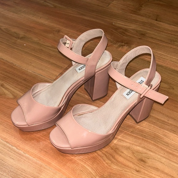 STEVE MADDEN HEELS SIZE 7.5 - Picture 1 of 8